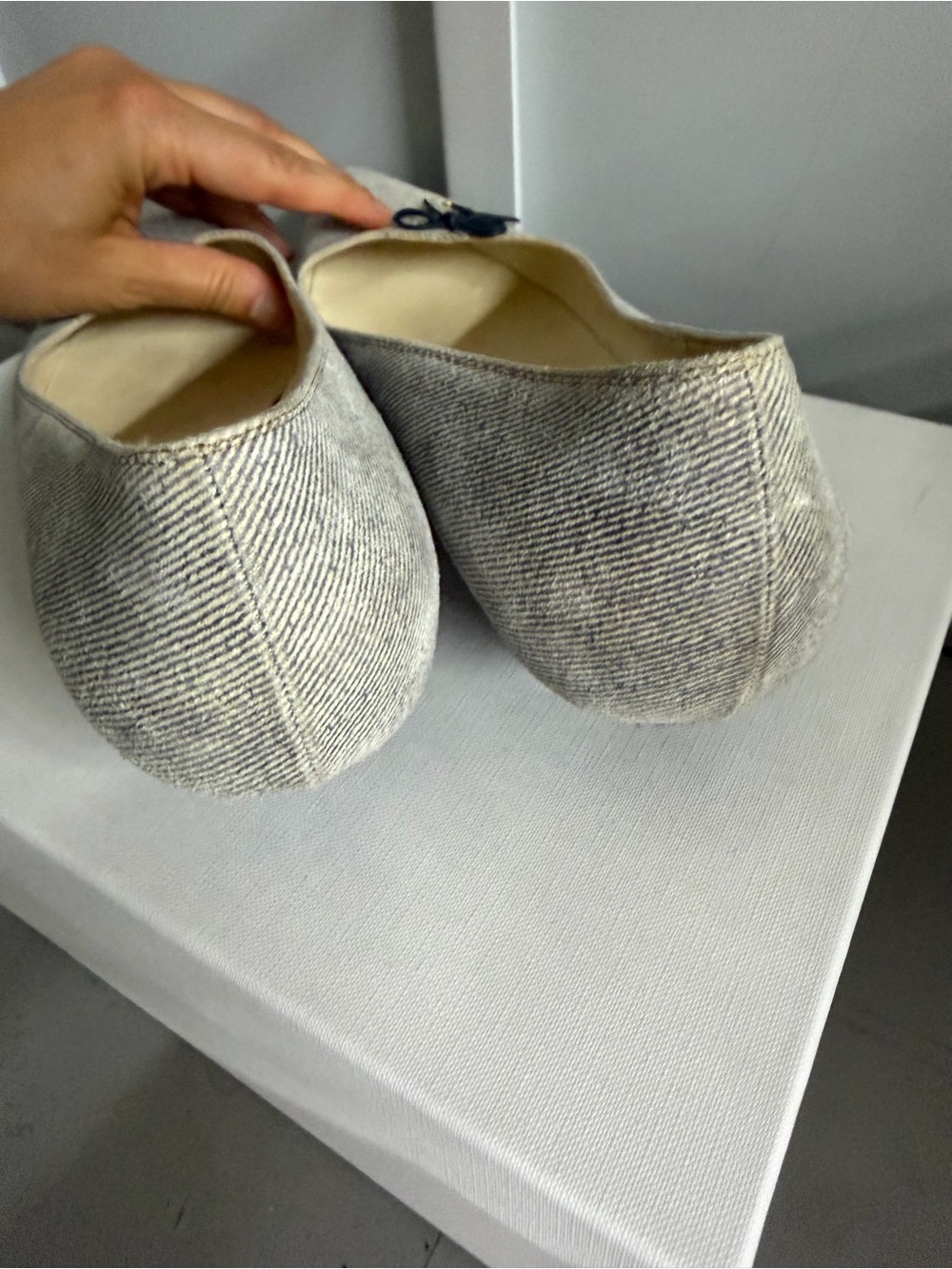 Salvatore Ferragamo Grey & White Striped Fabric Bow Pointed Toe Flats Size 10 B - Picture 7 of 13